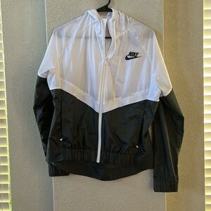 Nike women’s windbreaker